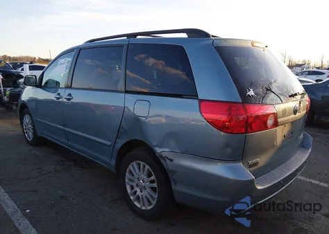 2008 Toyota Sienna Xle z USA, uszkodzony, nr VIN 5TDBK22C58S011221